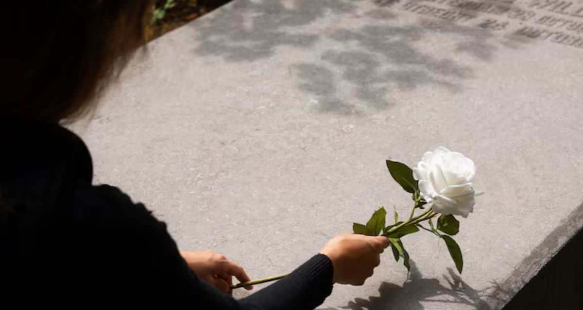 Dukungan Untuk Orang Yang Berduka Dalam Perspektif Psikolog