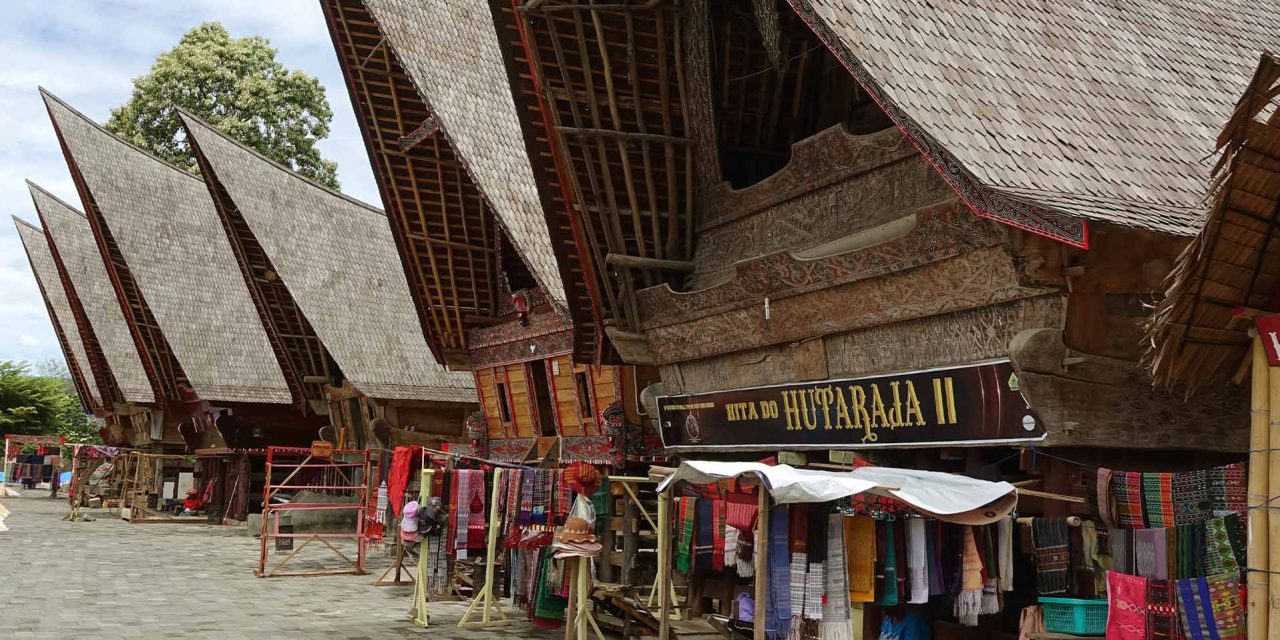 Kain Ulos: Simbol Kehangatan, Doa, Dan Restu Dalam Adat Batak