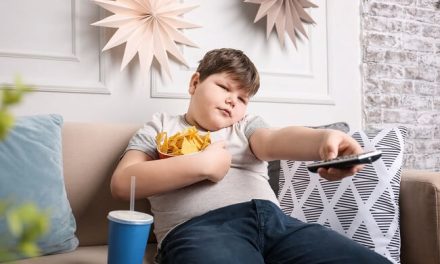 Ribuan Anak Sakit: Tekanan Meningkat Suspensi Program Makan
