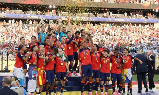 Piala Dunia 26: Spanyol Sengat Lawan, Nyaris Sempurna