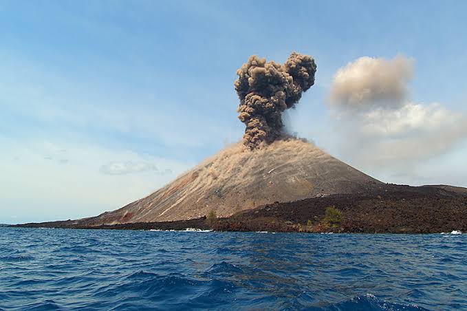 Erupsi Anak Krakatau Belum Berhenti, Masih Sisa Letupan Kecil